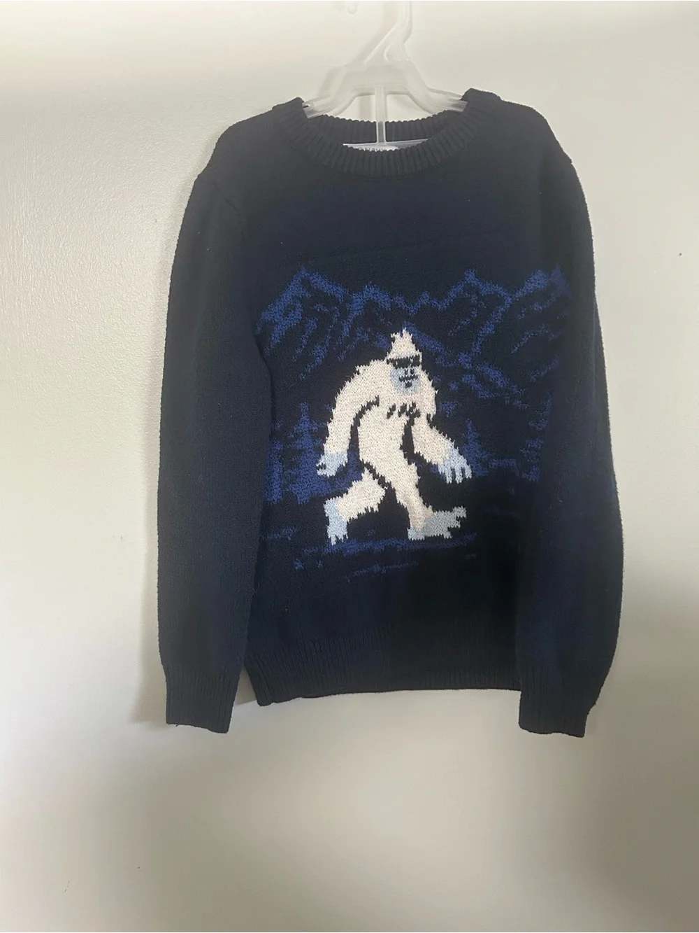Old Navy Navy HOLIDAY CHRISTMAS SWEATER with White Yeti & Blue Mountain SZ M/8